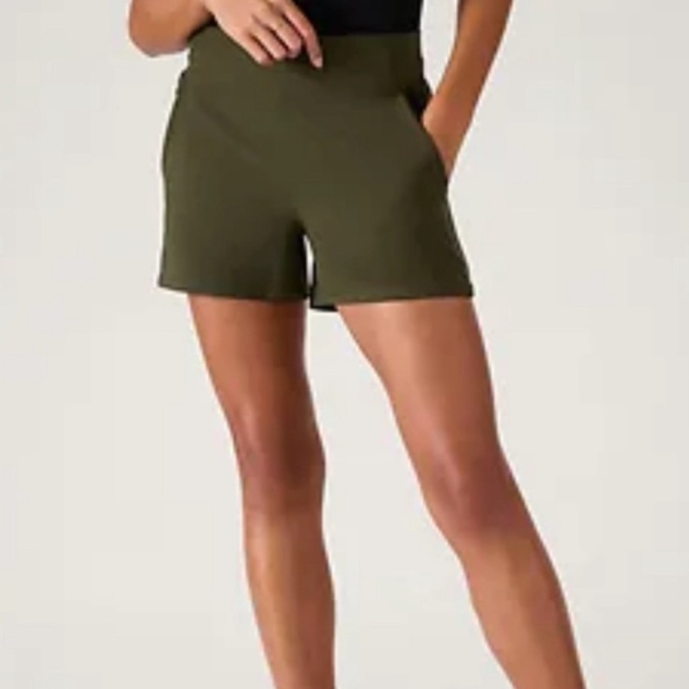 Athleta Brooklyn Mid Rise Short